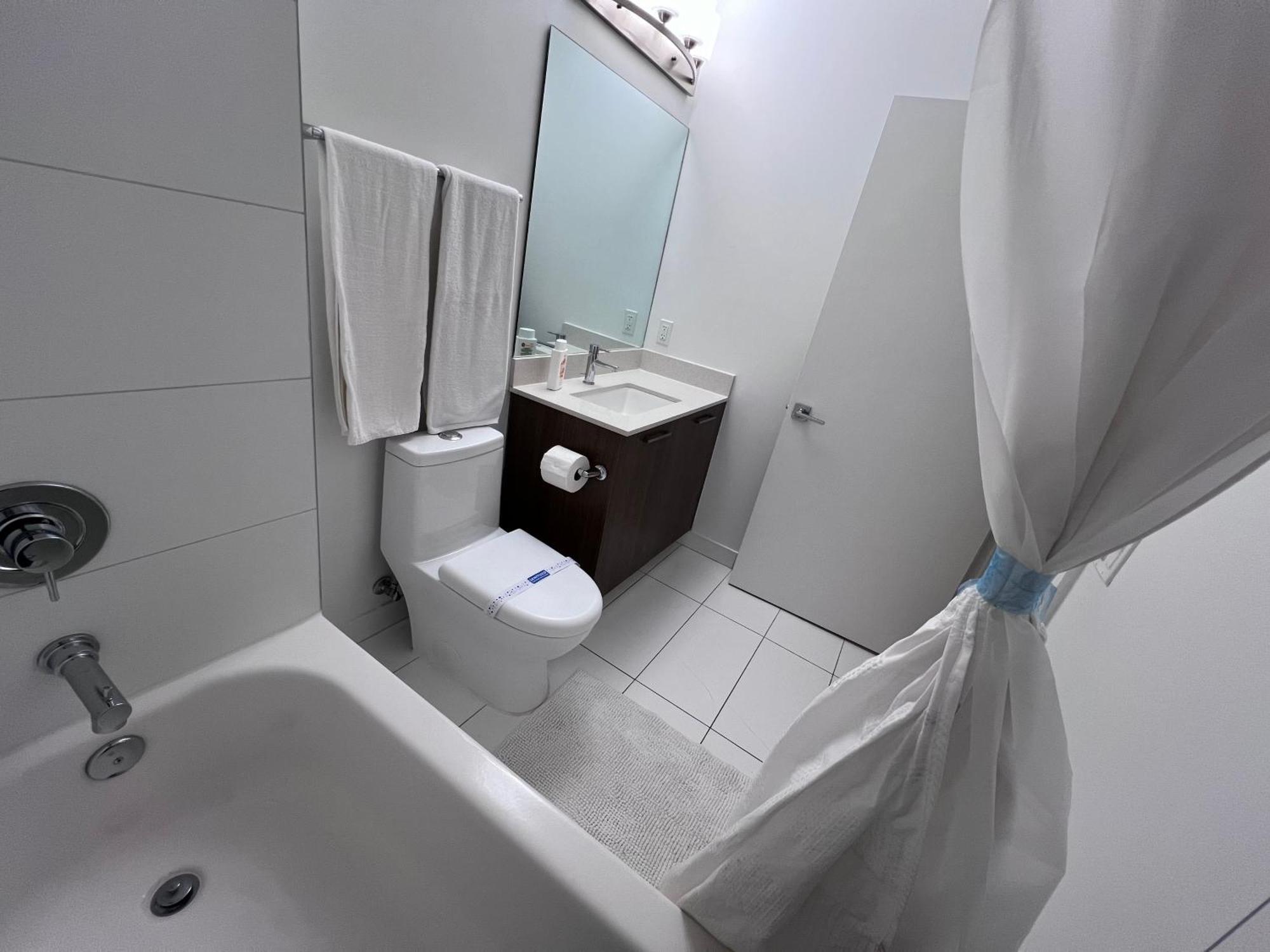 Master Bed Room In Calle Ocho Miami Exterior photo